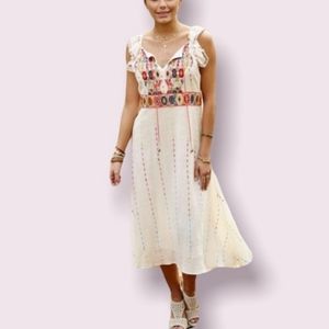Altar’d State andra Embroidered Southwestern Aztec Flutter Sleeve maxi dress